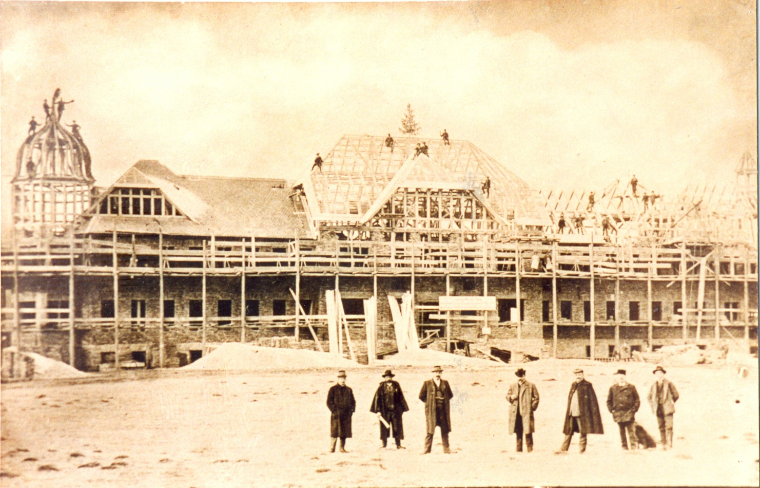 Bild_5_Rohbau_des_Kaiserin-Elisabeth-Spitals_im_Jahr_1909